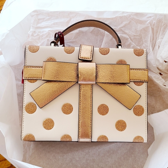 ๐50% OFF - NWTโผ๏ธ Kate Spade brand Wrapping Party Gift Box Crossbody - Picture 7 of 14